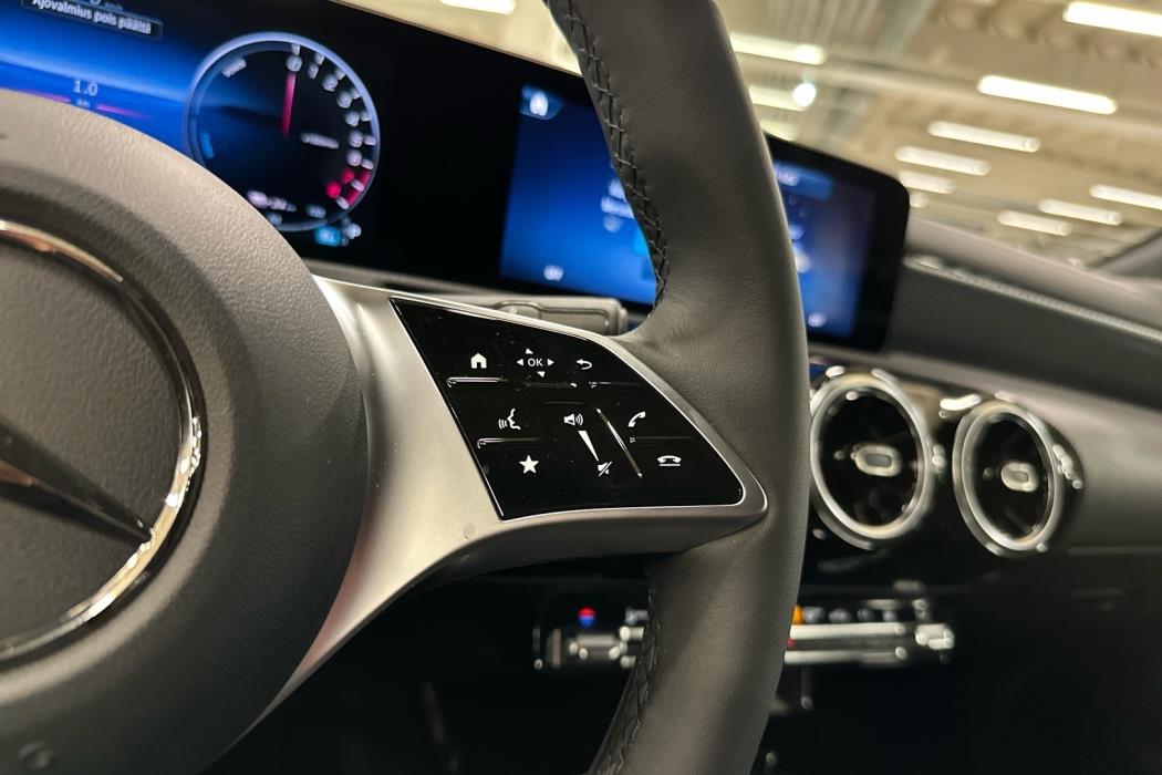 MERCEDES-BENZ CLA 2025