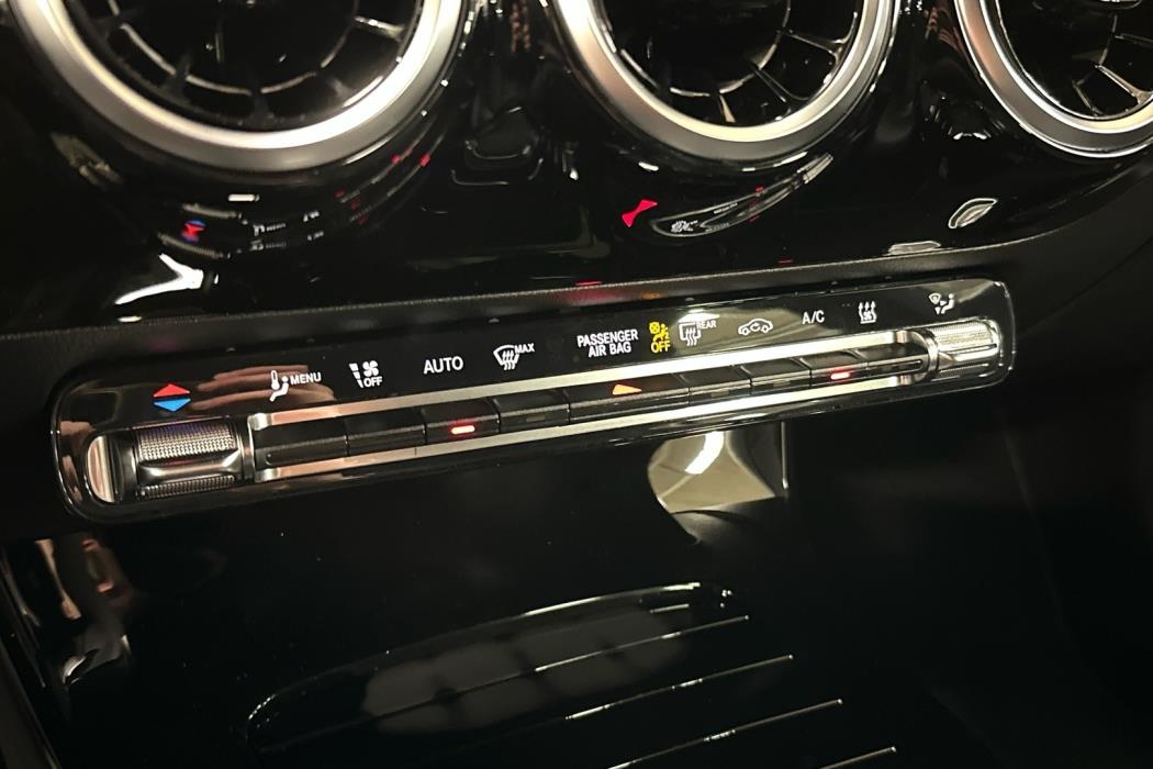 MERCEDES-BENZ CLA 2025