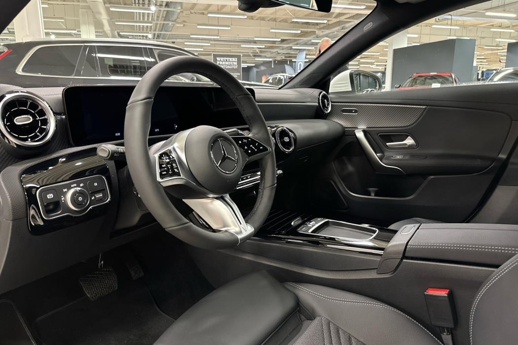 MERCEDES-BENZ CLA 2025