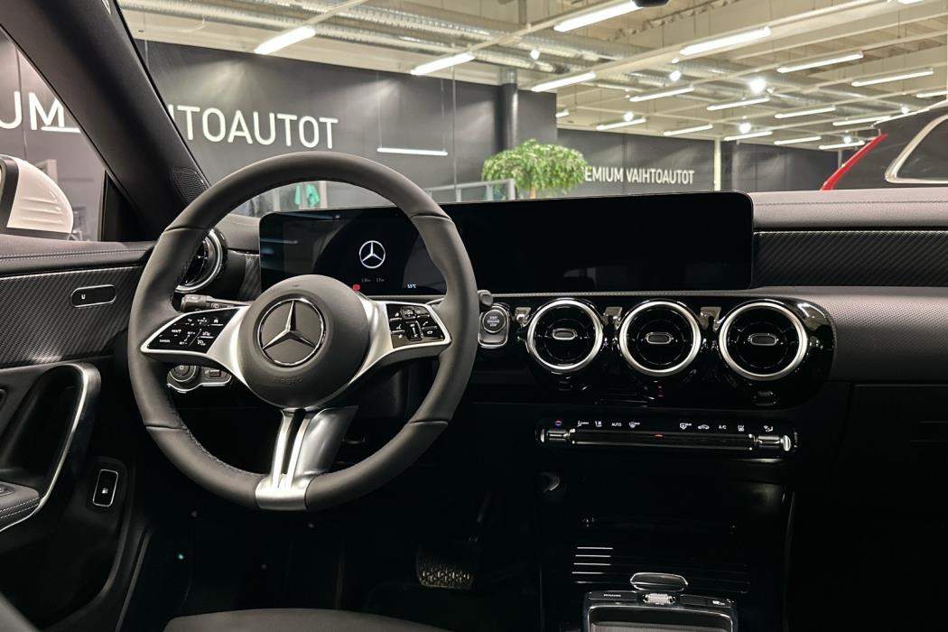 MERCEDES-BENZ CLA 2025