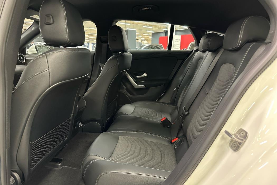 MERCEDES-BENZ CLA 2025