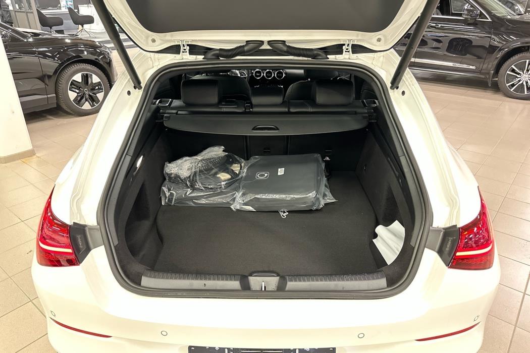 MERCEDES-BENZ CLA 2025