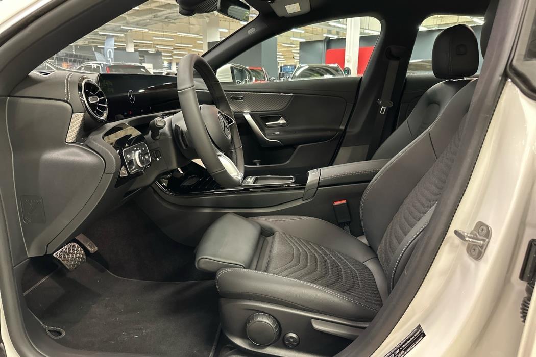 MERCEDES-BENZ CLA 2025