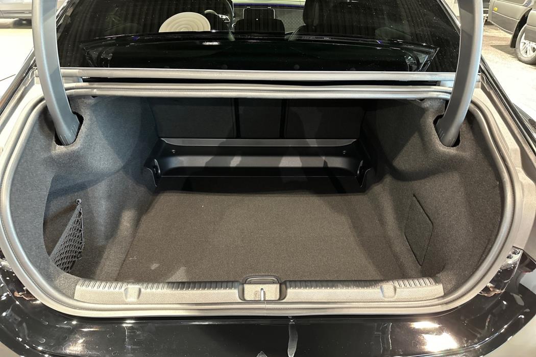 MERCEDES-BENZ EQE 2024