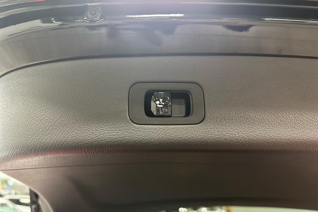 MERCEDES-BENZ GLC 2025