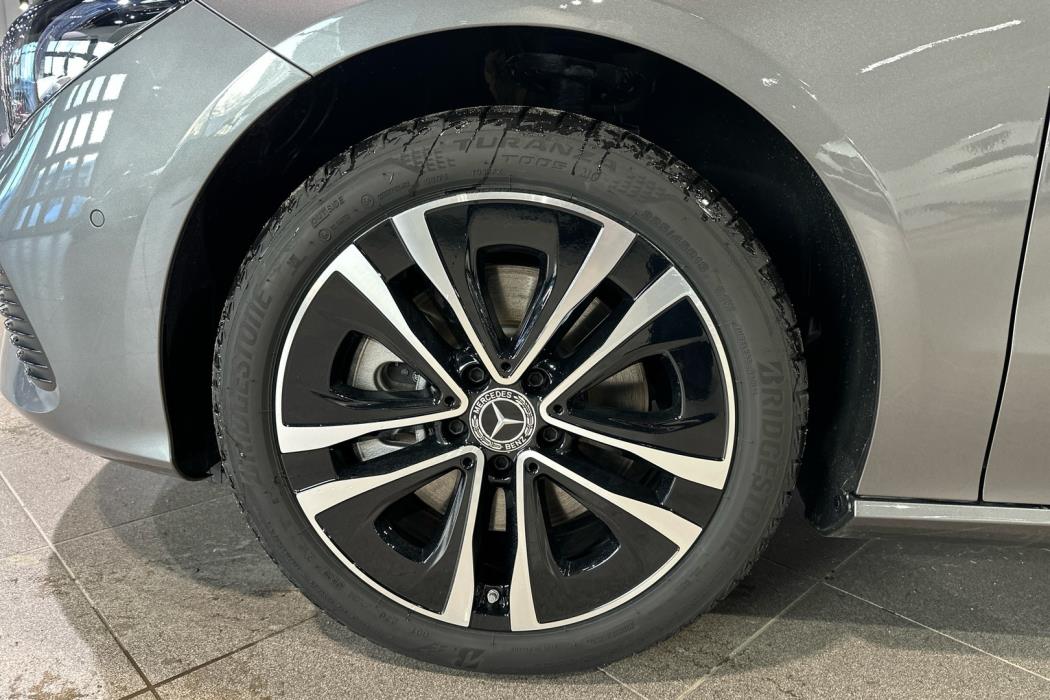 MERCEDES-BENZ CLA 2025