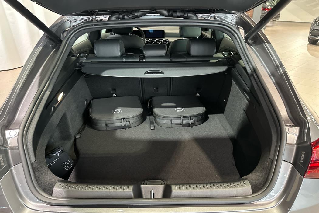 MERCEDES-BENZ CLA 2025