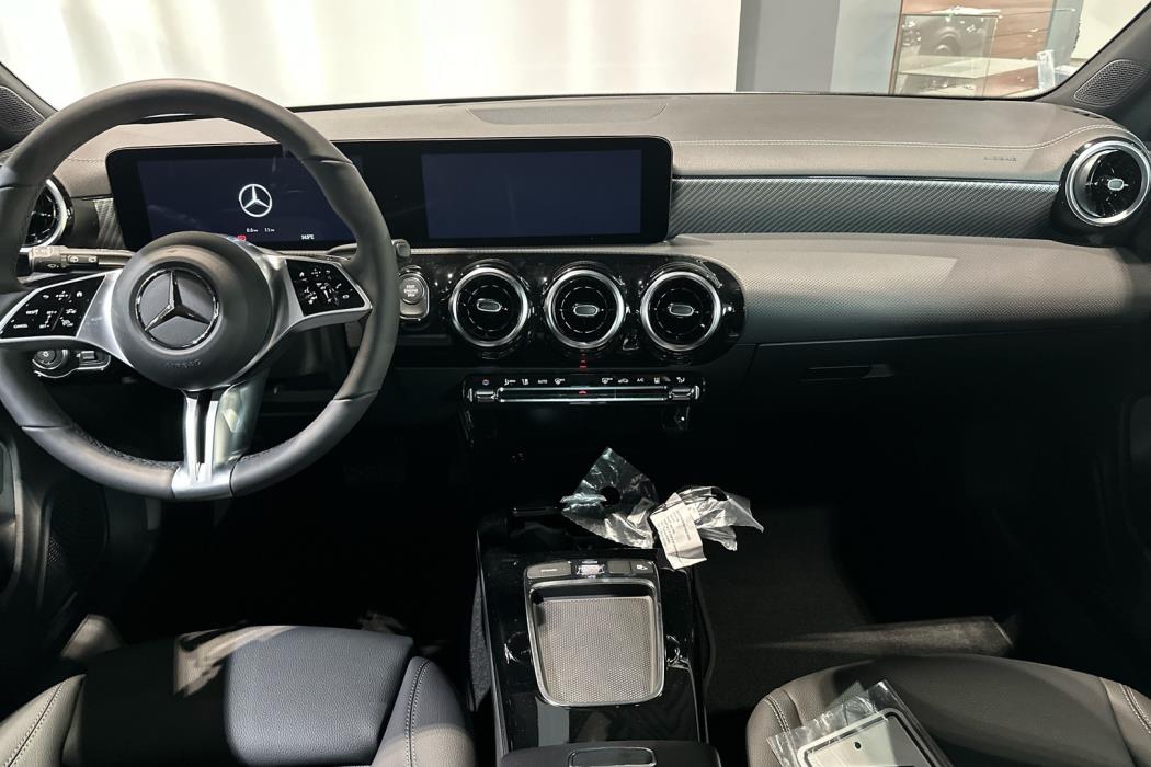 MERCEDES-BENZ CLA 2025