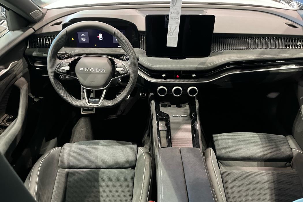 SKODA Superb 2025