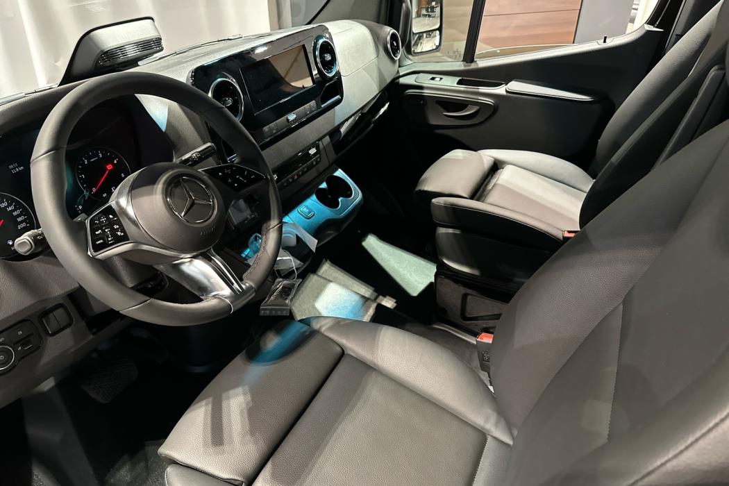 MERCEDES-BENZ Sprinter 2025