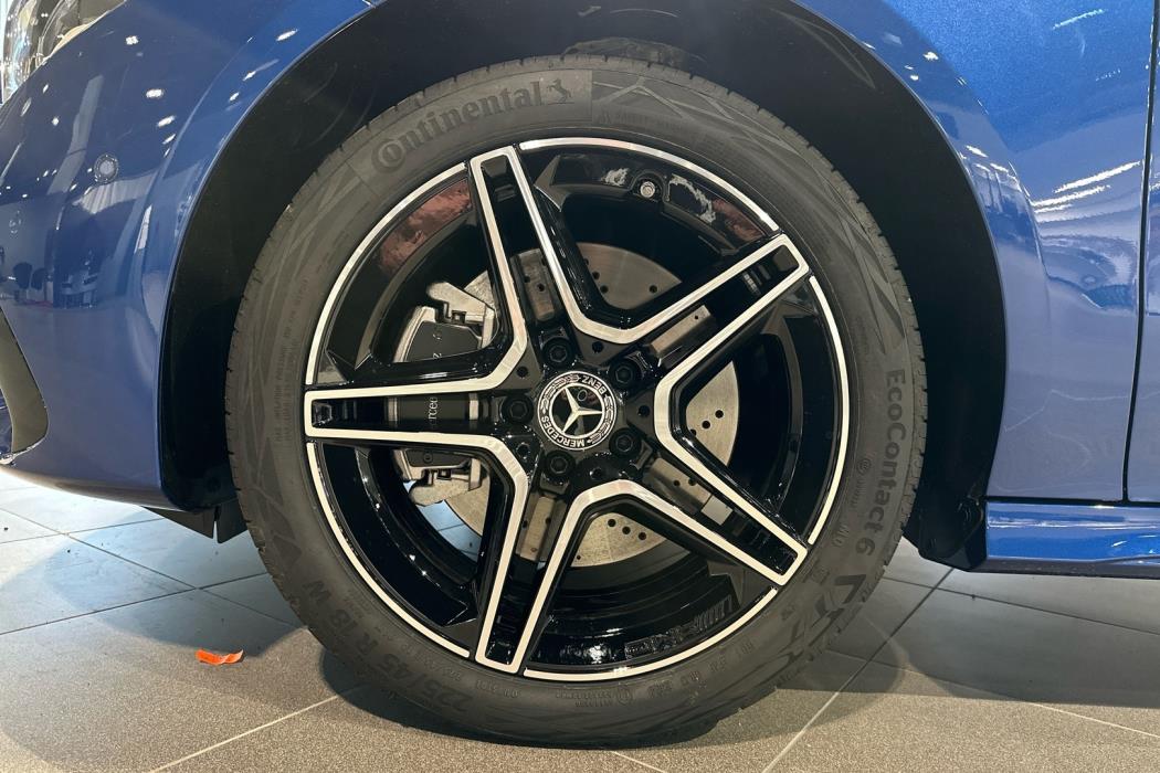 MERCEDES-BENZ CLA 2025