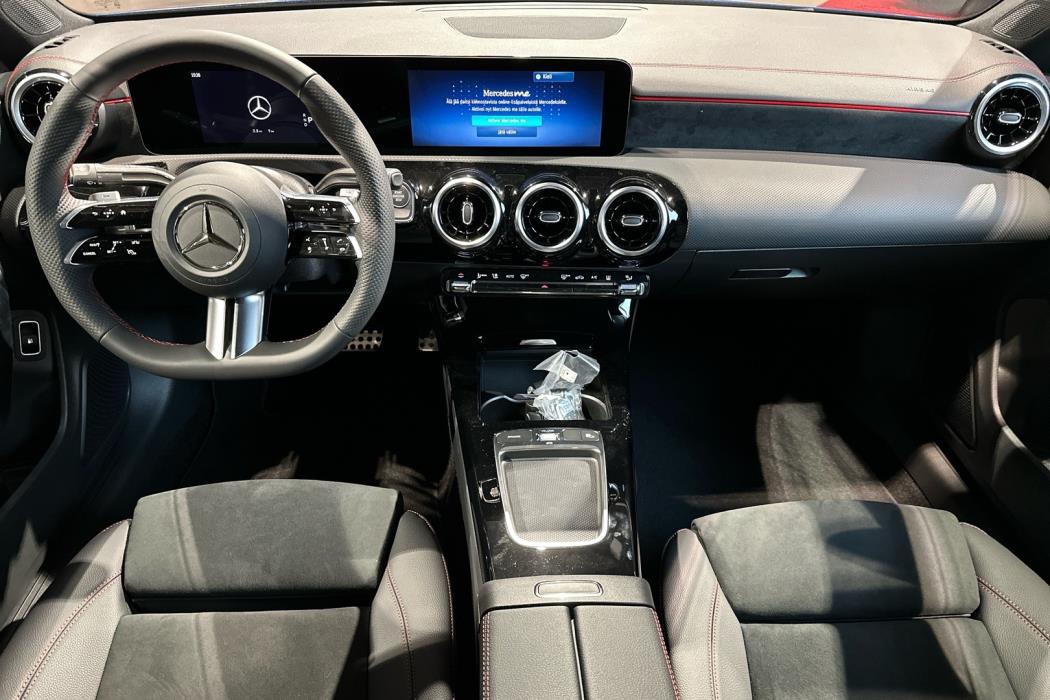 MERCEDES-BENZ CLA 2025