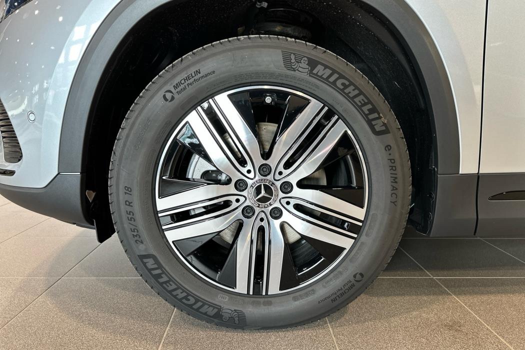 MERCEDES-BENZ EQA 2025