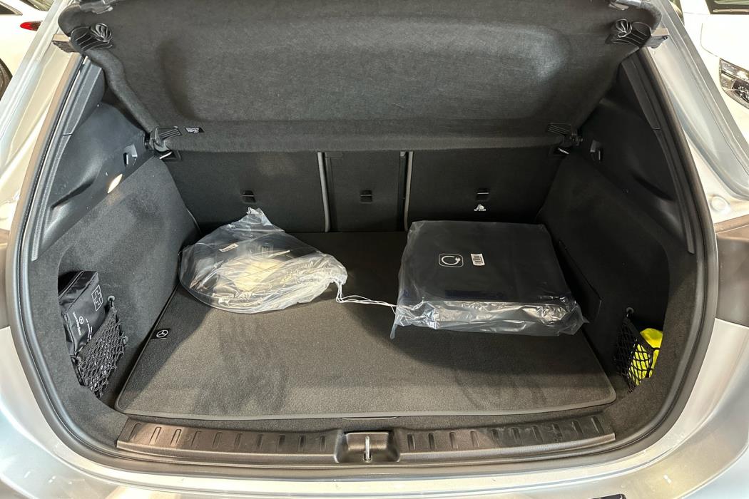 MERCEDES-BENZ EQA 2025