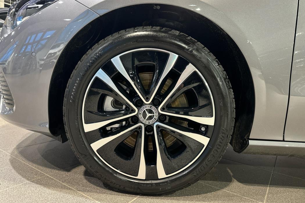 MERCEDES-BENZ CLA 2025