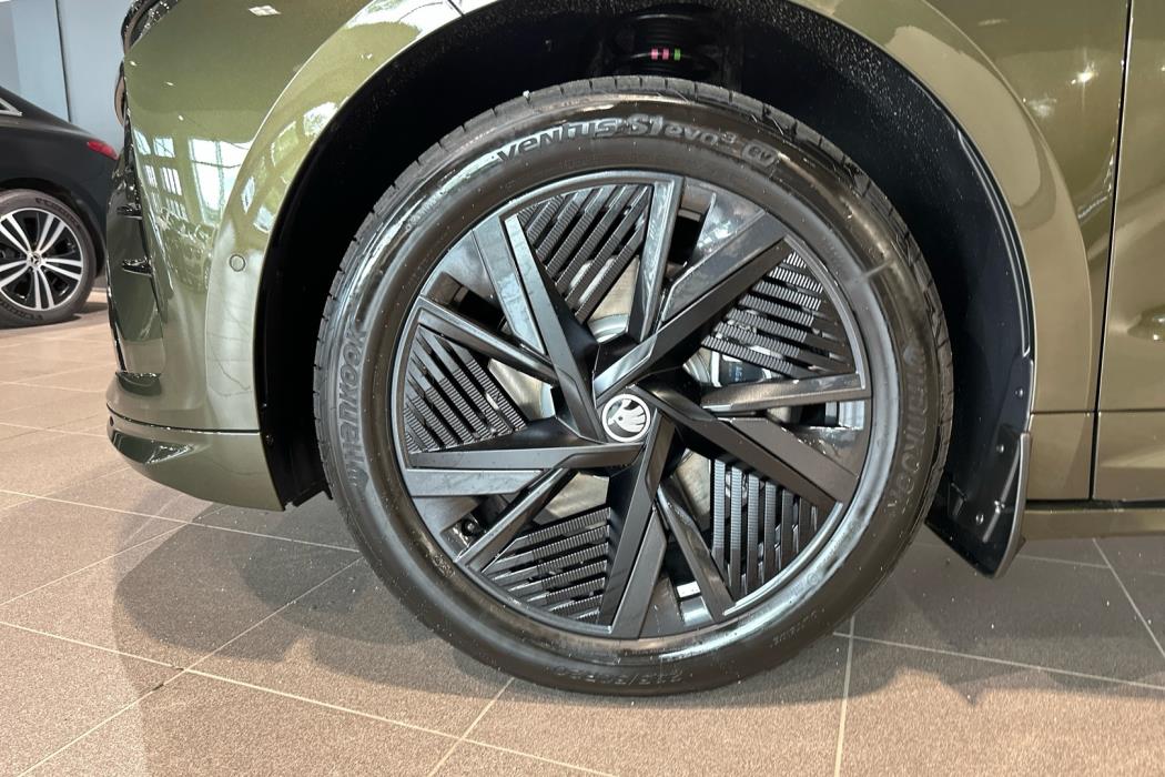 SKODA Enyaq 2025