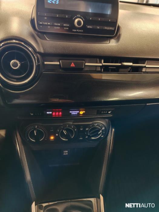 Mazda 2 2017