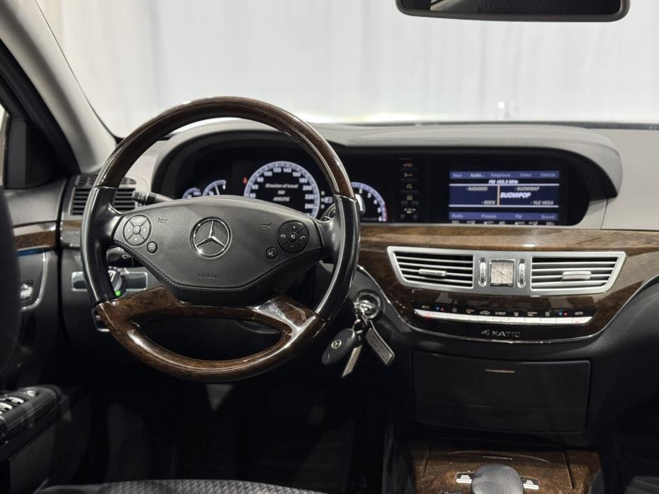 MERCEDES-BENZ S 2010