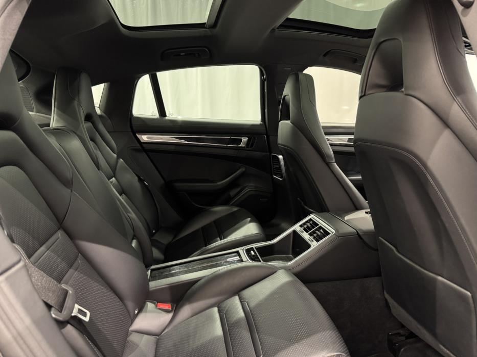 PORSCHE Panamera 2017