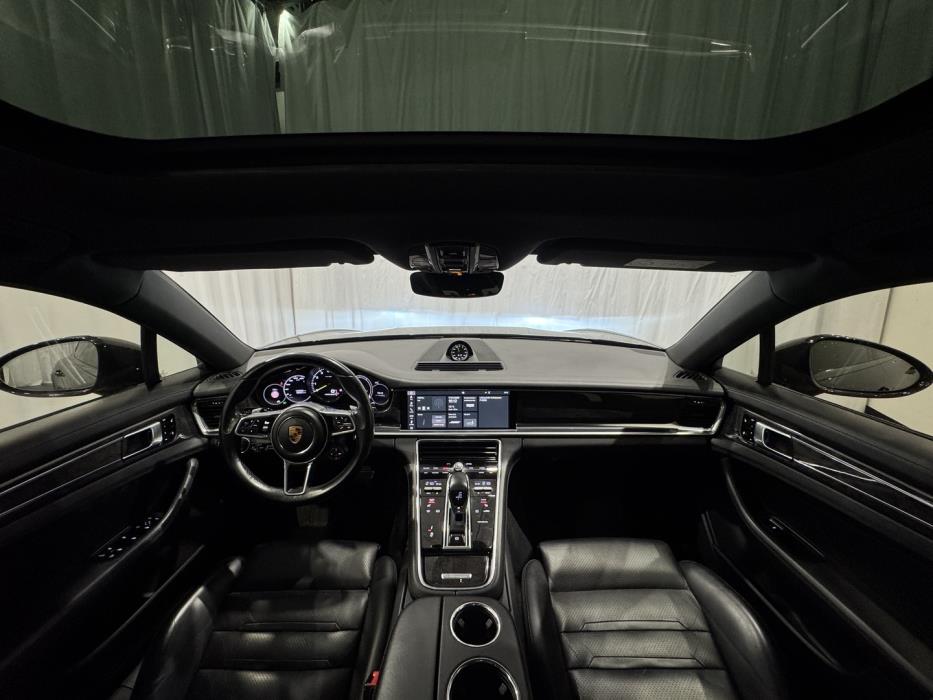 PORSCHE Panamera 2017