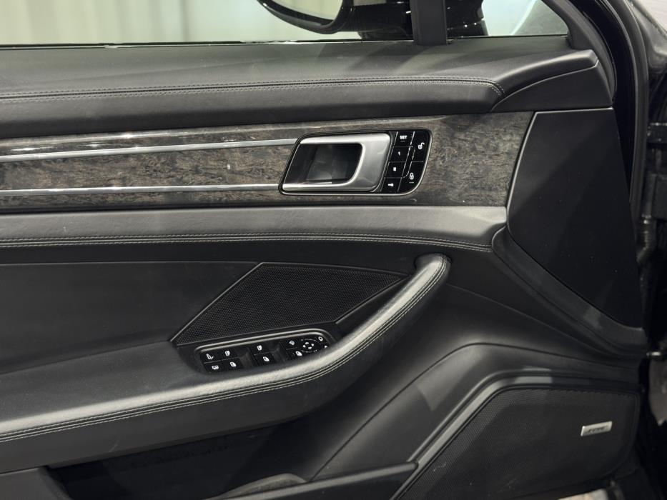 PORSCHE Panamera 2017