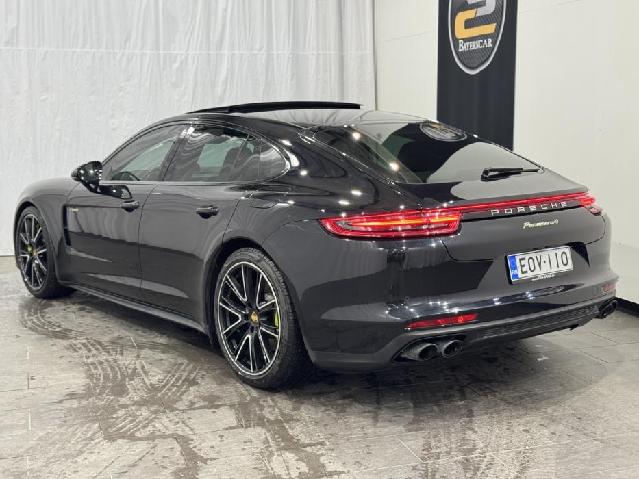 PORSCHE Panamera 2017