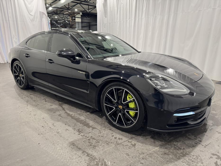 PORSCHE Panamera 2017