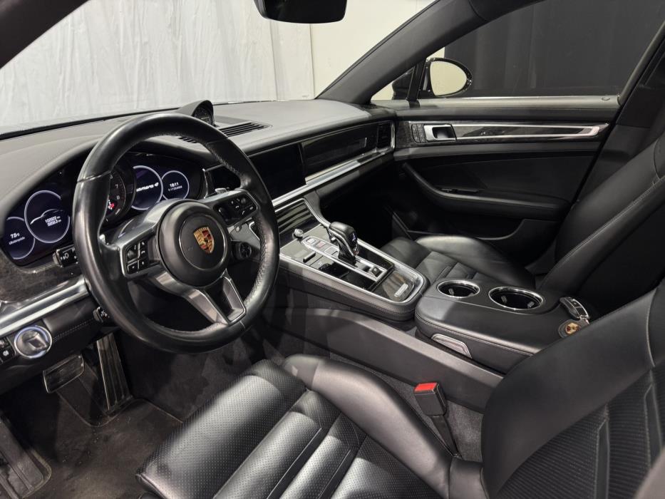 PORSCHE Panamera 2017