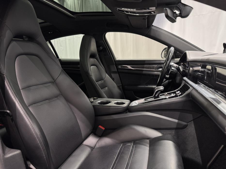 PORSCHE Panamera 2017