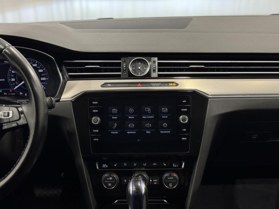 VOLKSWAGEN Passat 2018