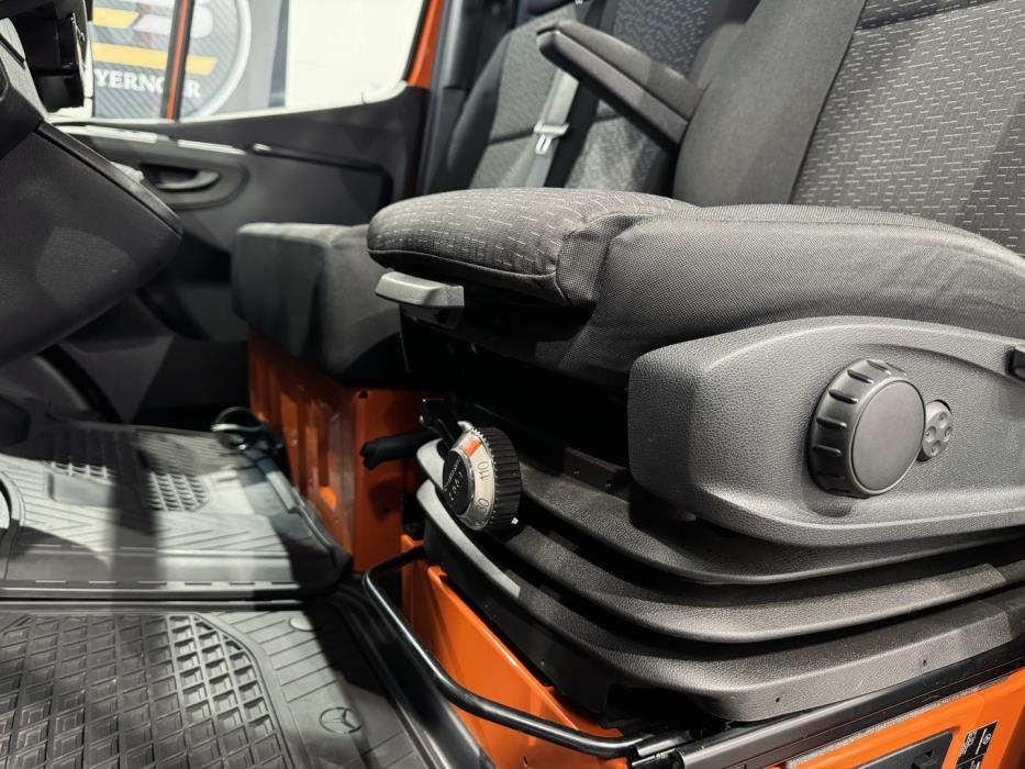 MERCEDES-BENZ SPRINTER 2023