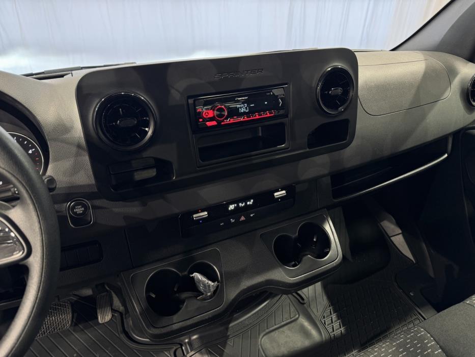 MERCEDES-BENZ SPRINTER 2023