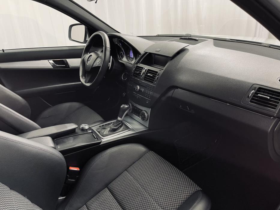 MERCEDES-BENZ C 63 AMG 2008