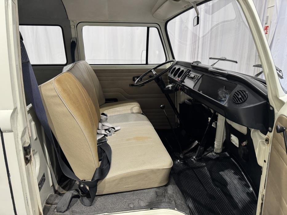 VOLKSWAGEN KOMBIWAGEN 1972