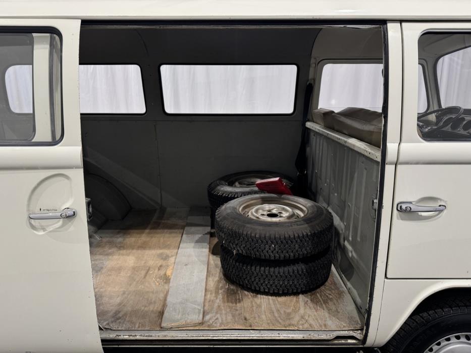 VOLKSWAGEN KOMBIWAGEN 1972