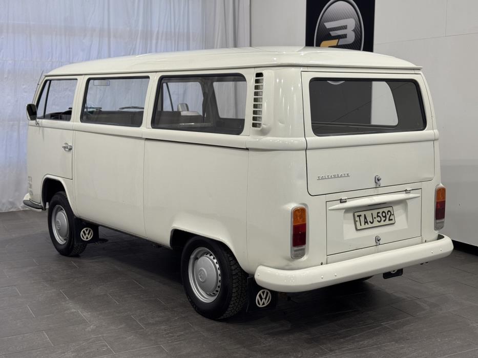 VOLKSWAGEN KOMBIWAGEN 1972