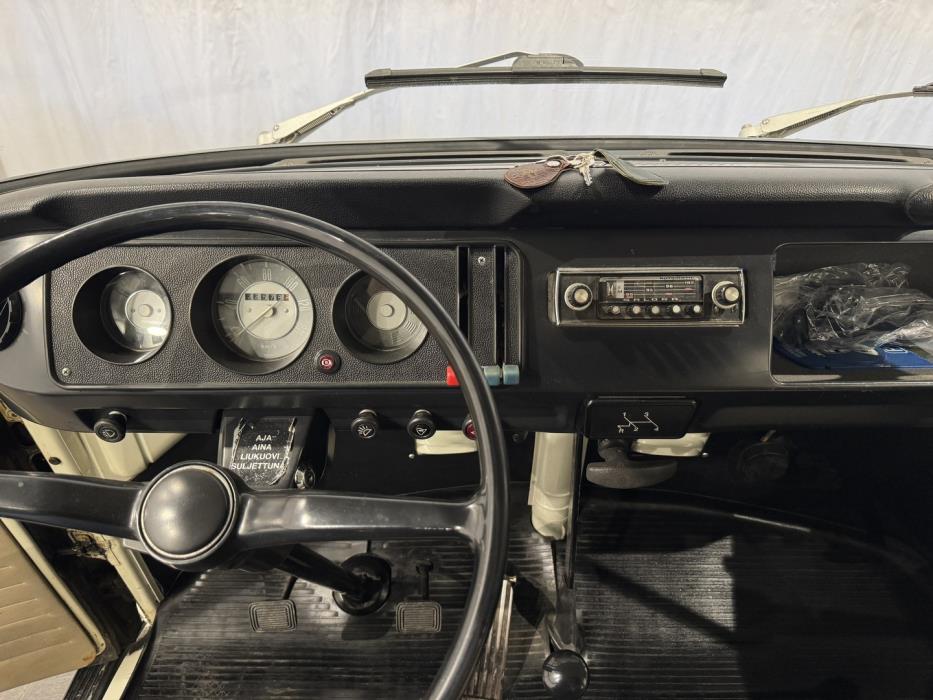 VOLKSWAGEN KOMBIWAGEN 1972