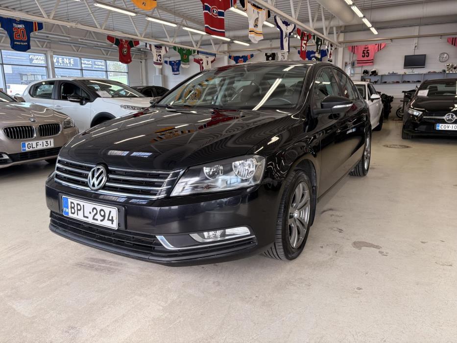VOLKSWAGEN Passat 2011