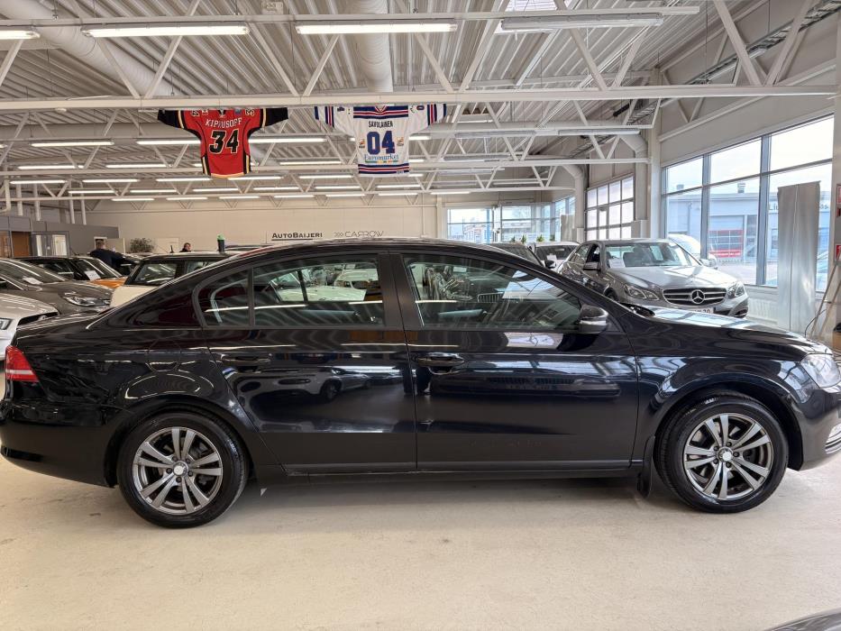 VOLKSWAGEN Passat 2011