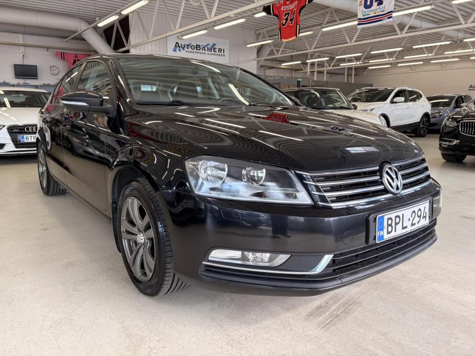 VOLKSWAGEN Passat 2011