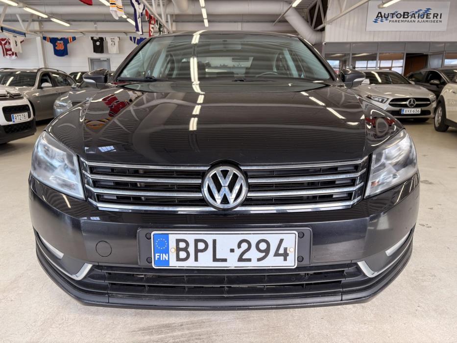 VOLKSWAGEN Passat 2011