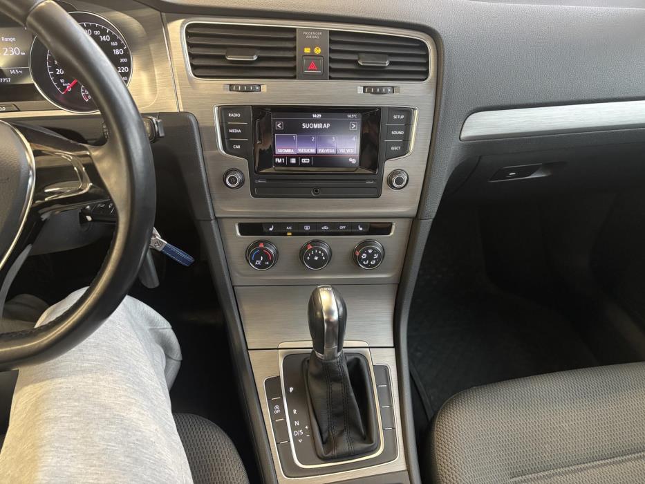 VOLKSWAGEN Golf 2014