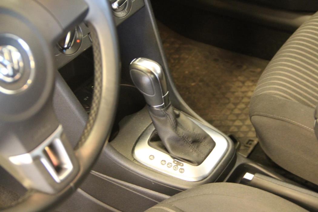 VOLKSWAGEN Polo 2012