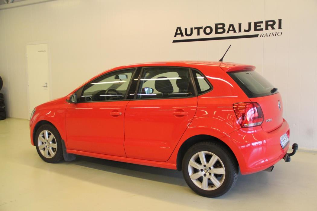VOLKSWAGEN Polo 2012
