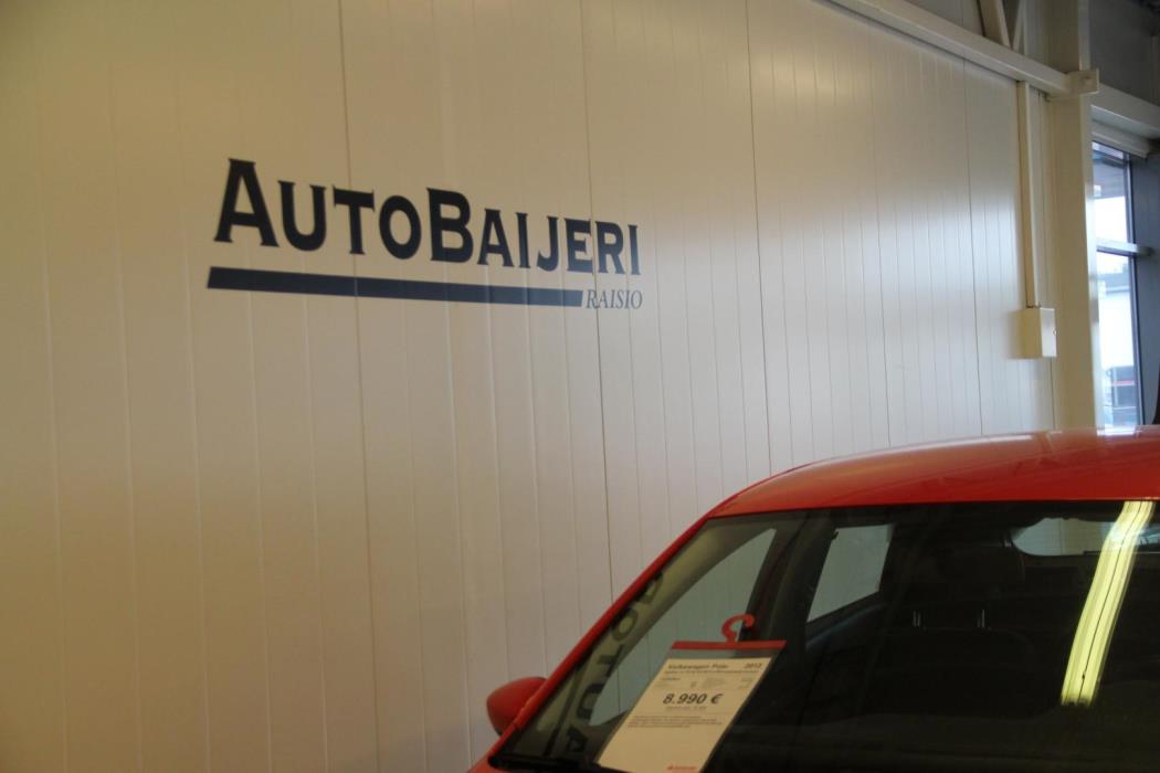 VOLKSWAGEN Polo 2012