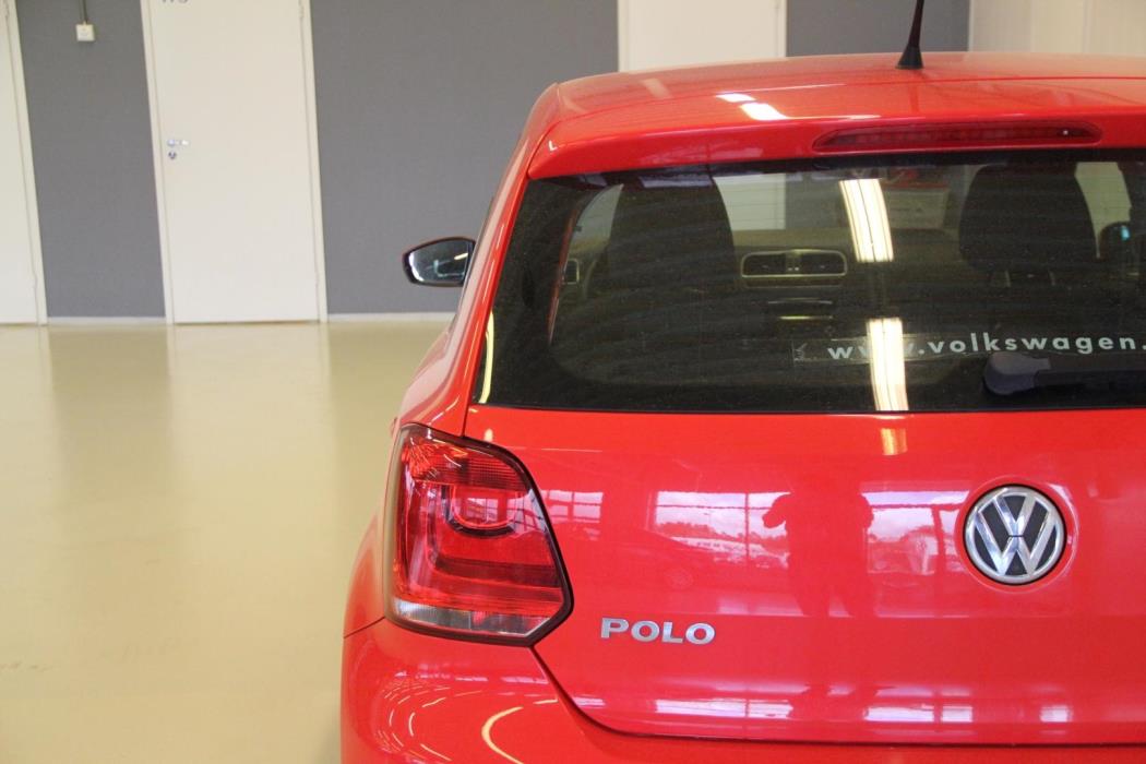 VOLKSWAGEN Polo 2012