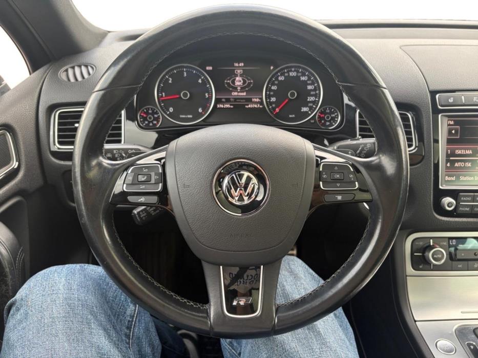 VOLKSWAGEN Touareg 2015
