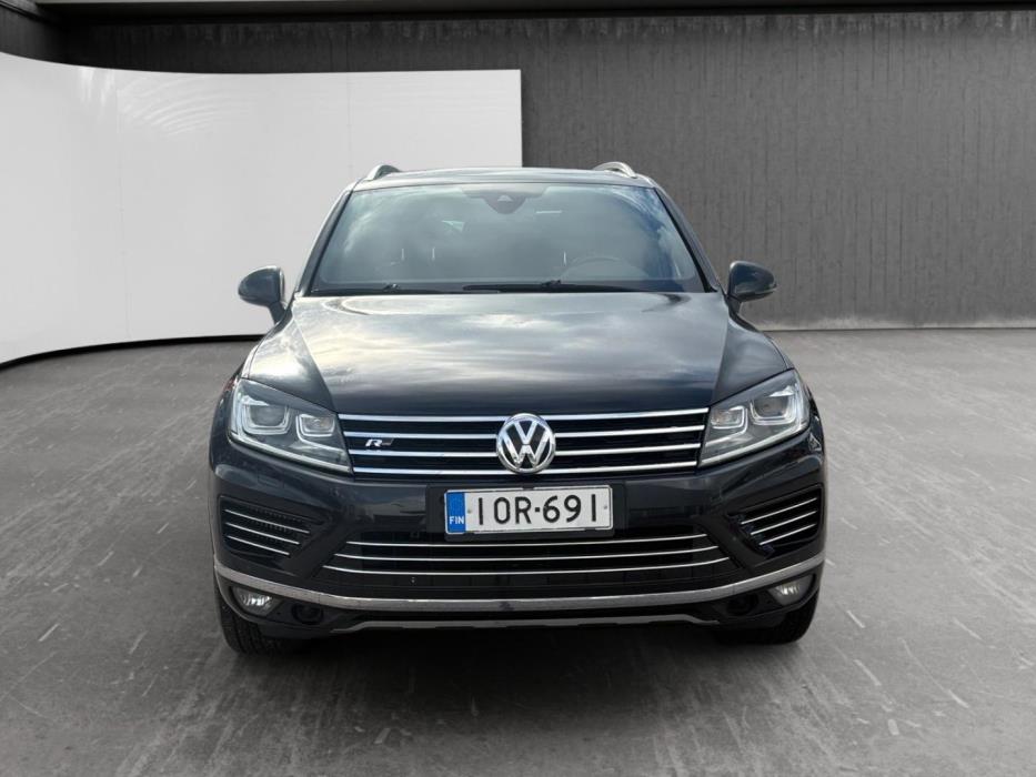VOLKSWAGEN Touareg 2015