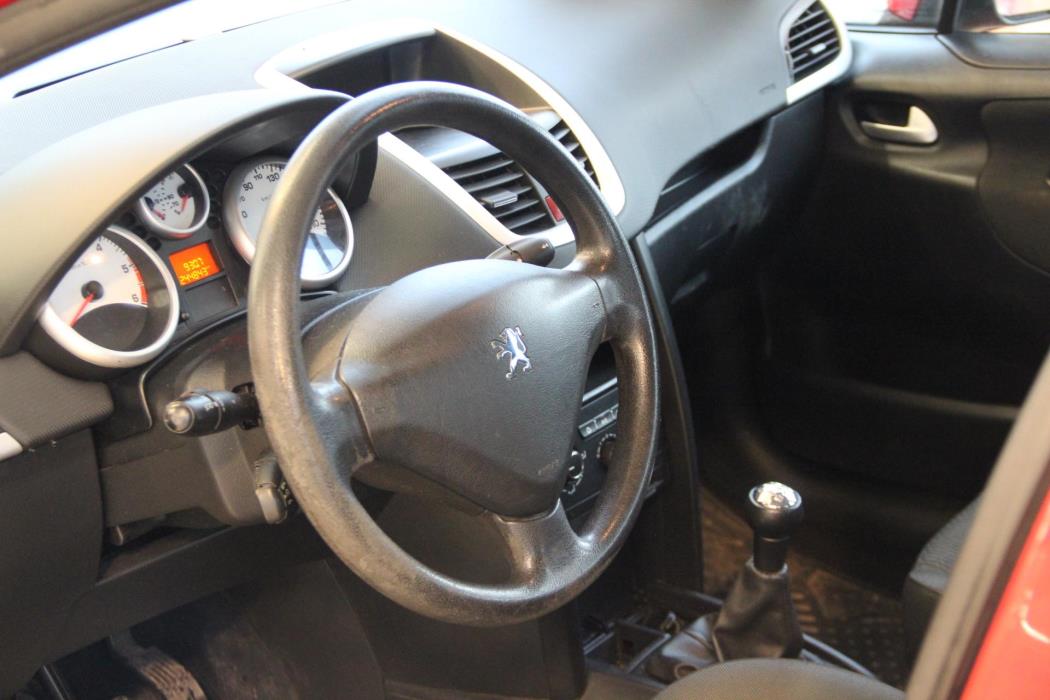 PEUGEOT 207 2012