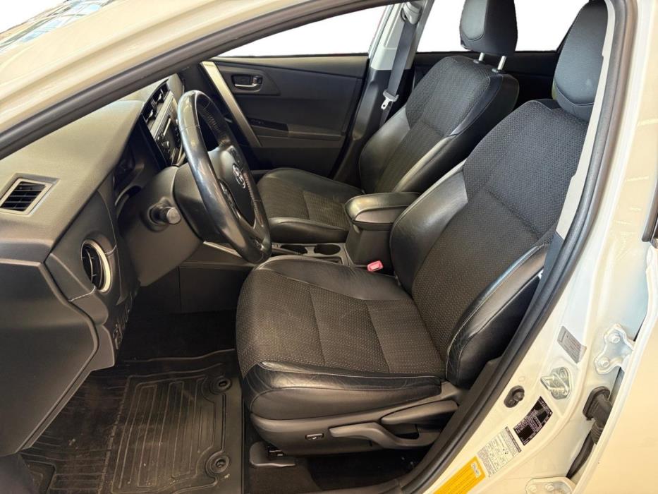 TOYOTA Auris 2013